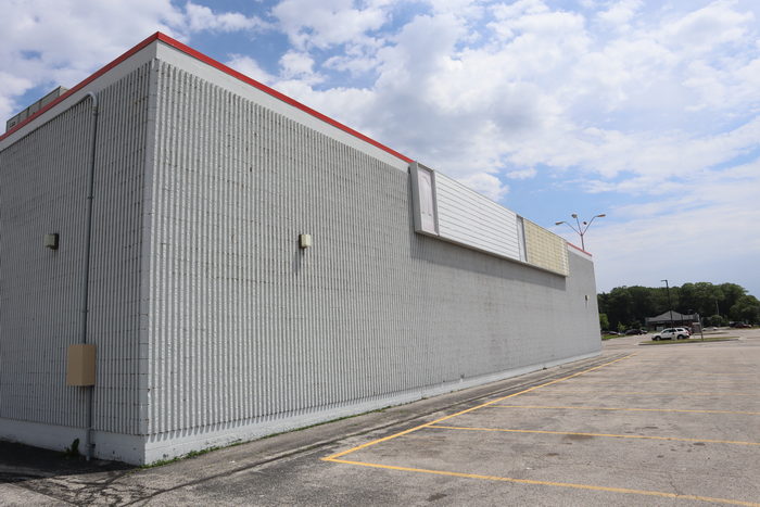 Plaza 1 & 2 Theatre - June 10 2022 Photo (newer photo)